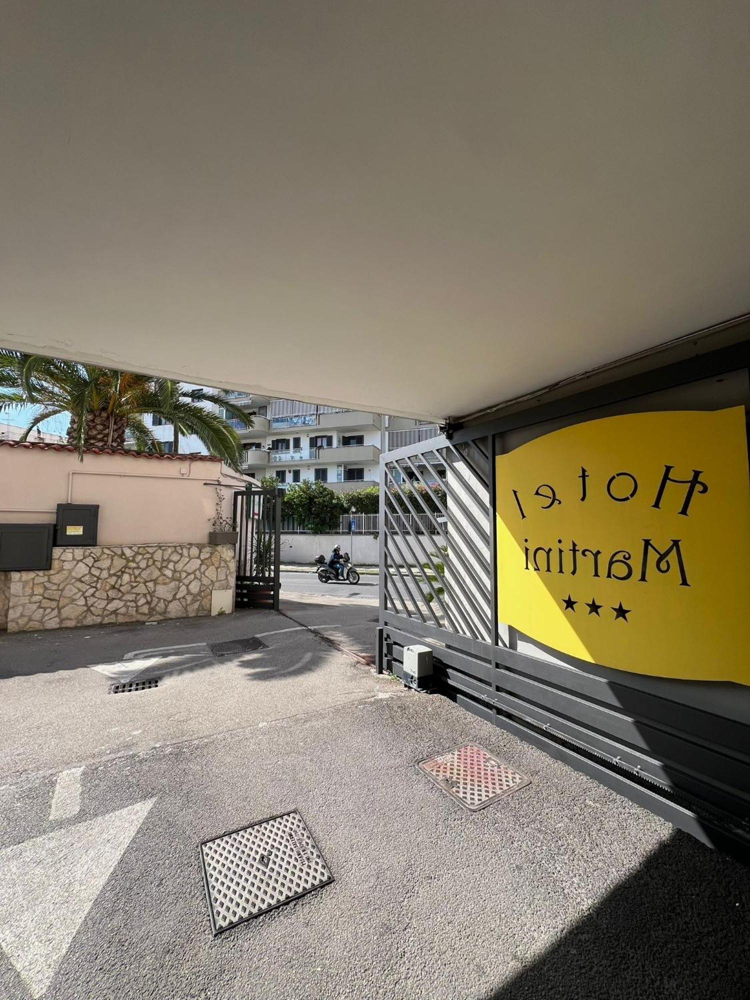 Hotel Martini Casavatore Exterior photo
