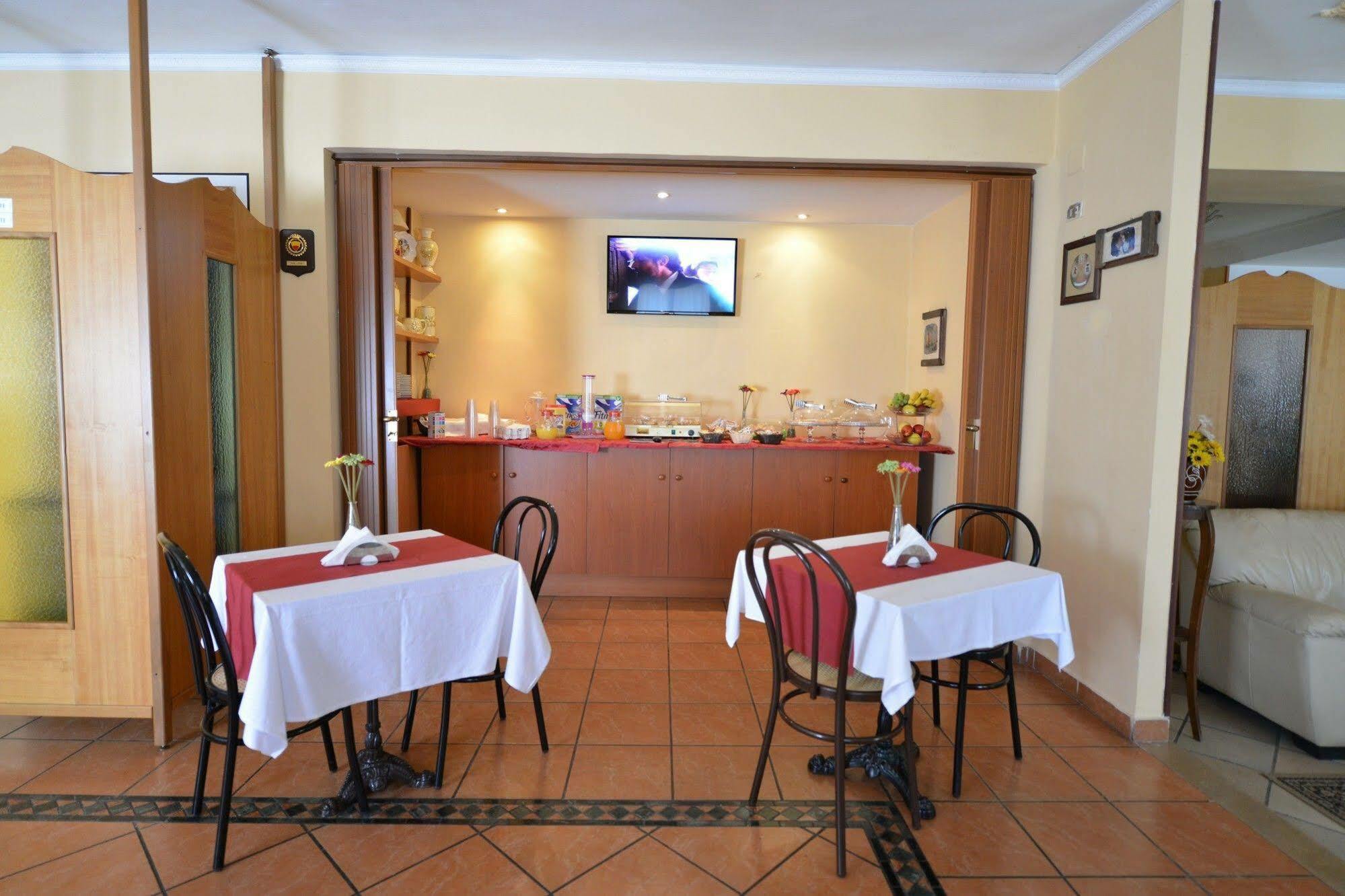 Hotel Martini Casavatore Exterior photo